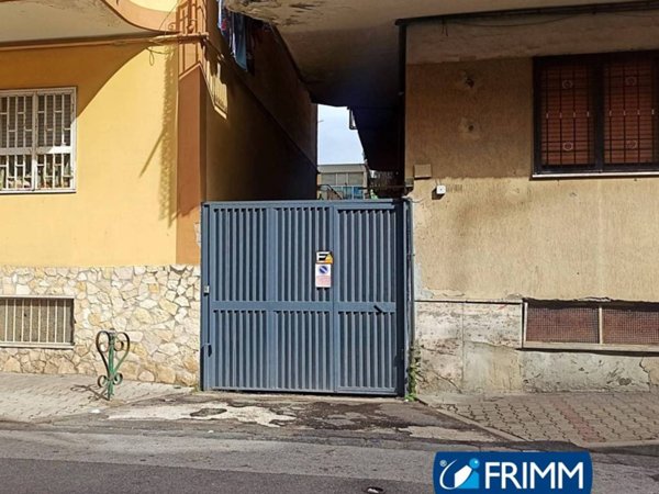 casa indipendente in vendita a Napoli in zona Barra