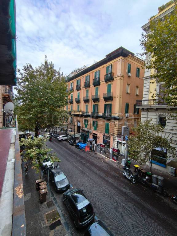 ufficio in vendita a Napoli in zona Vomero