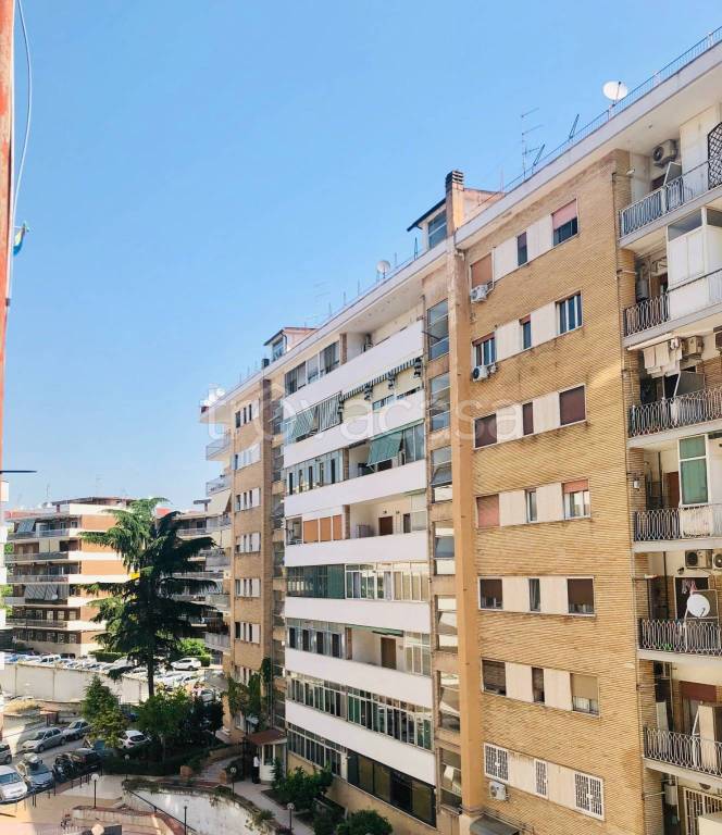 appartamento in vendita a Napoli in zona Fuorigrotta