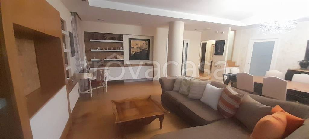 appartamento in vendita a Napoli in zona Chiaia