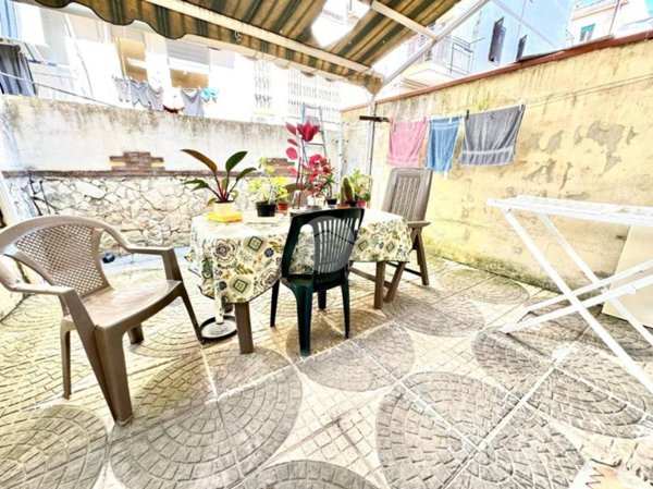 appartamento in vendita a Napoli in zona San Carlo all'Arena