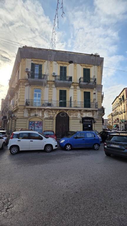 locale commerciale in vendita a Napoli in zona Bagnoli