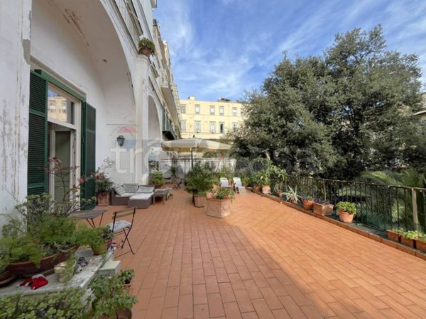 appartamento in vendita a Napoli in zona Chiaia