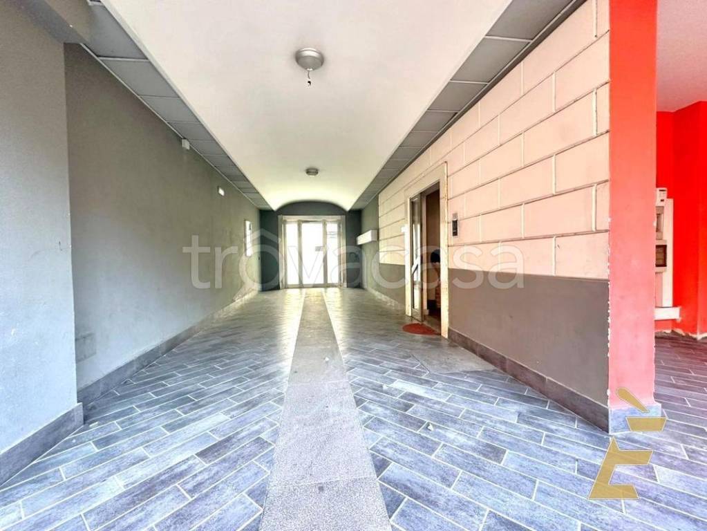 locale commerciale in vendita a Napoli in zona Piscinola