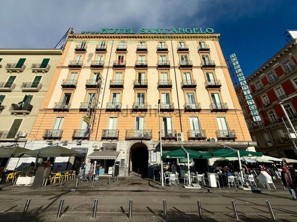 trivano in vendita a Napoli in zona San Lorenzo