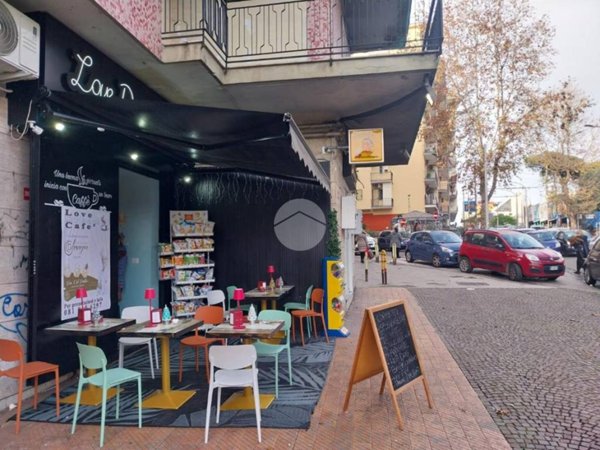 negozio in vendita a Napoli in zona Camaldoli