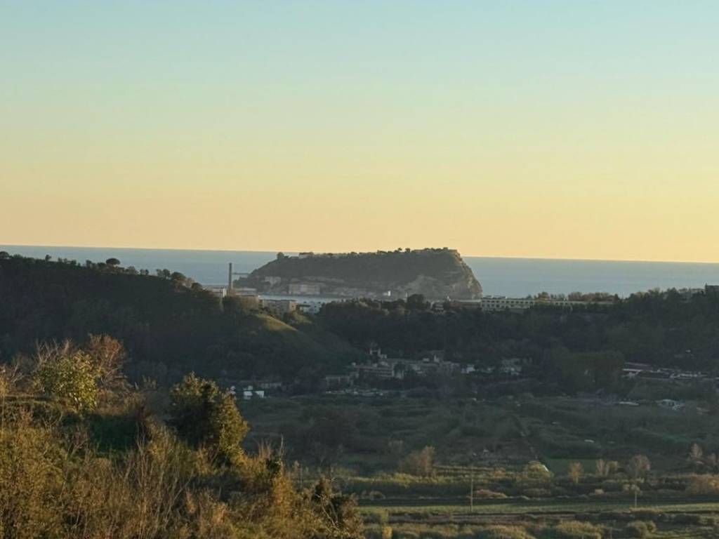 appartamento in vendita a Napoli in zona Pianura