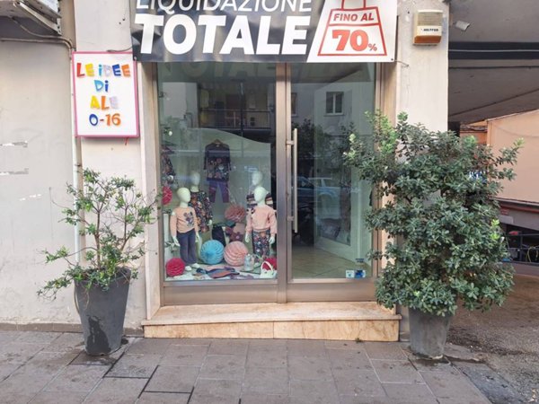 negozio in vendita a Napoli in zona Vomero