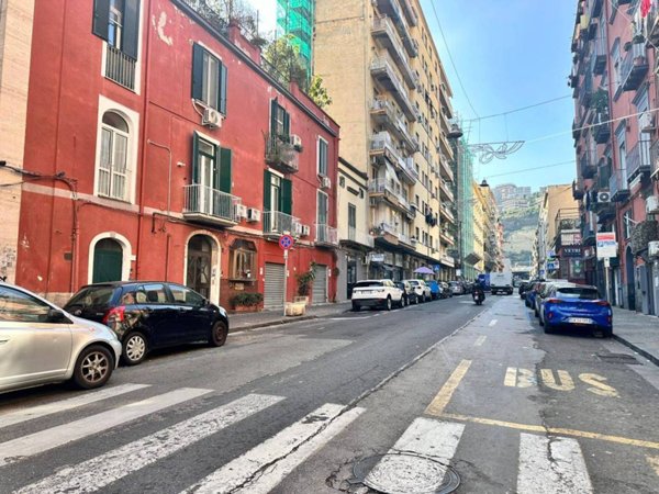 appartamento in vendita a Napoli in zona Chiaia
