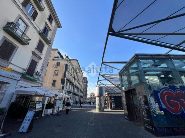 locale commerciale in vendita a Napoli in zona Pendino / San Giuseppe