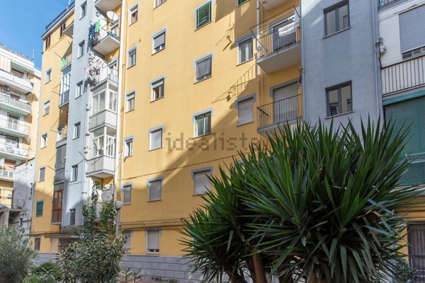 appartamento in vendita a Napoli in zona San Carlo all'Arena