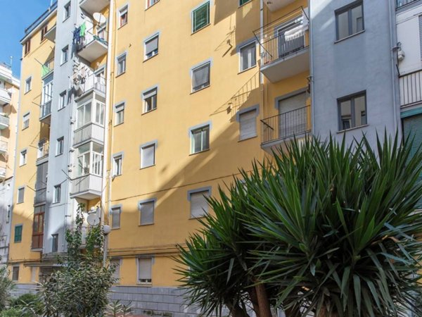 appartamento in vendita a Napoli in zona San Carlo all'Arena