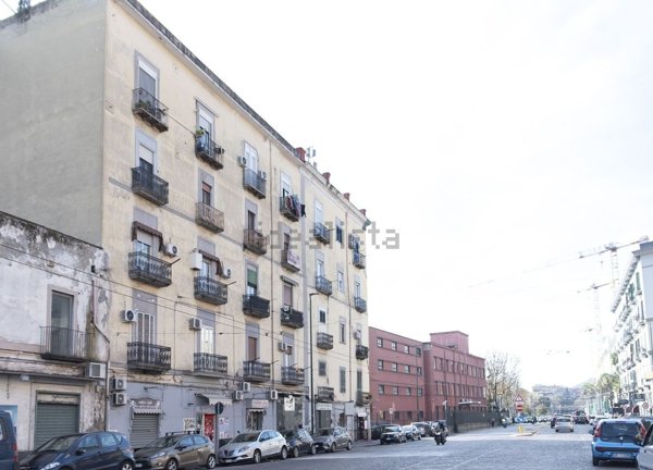 appartamento in vendita a Napoli in zona San Carlo all'Arena