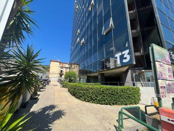 ufficio in vendita a Napoli in zona Poggioreale