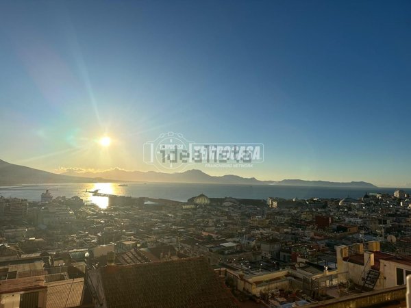 appartamento in vendita a Napoli in zona Chiaia