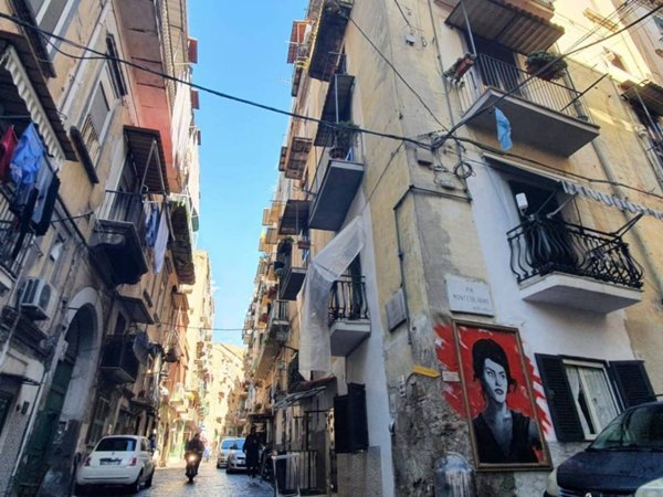 appartamento in vendita a Napoli in zona Pendino / San Giuseppe