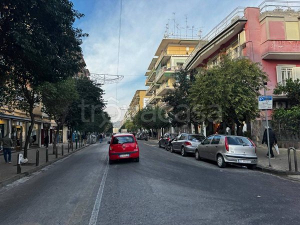 negozio in vendita a Napoli in zona Fuorigrotta
