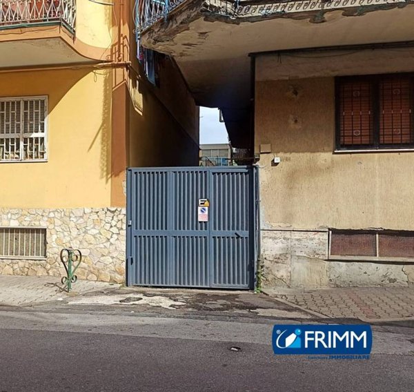 casa indipendente in vendita a Napoli in zona Barra