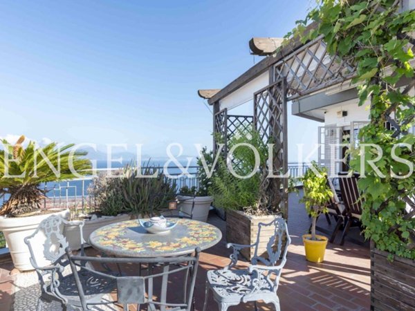 appartamento in vendita a Napoli in zona Posillipo