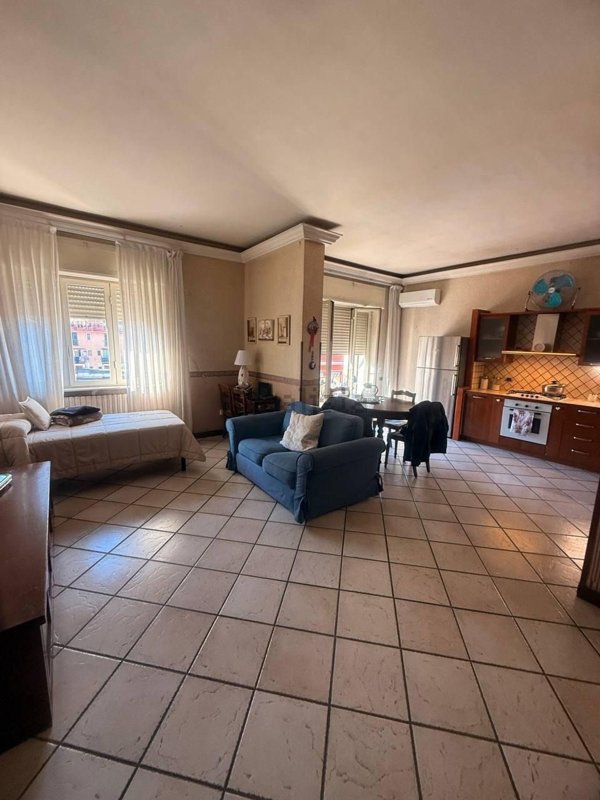 appartamento in vendita a Napoli in zona San Carlo all'Arena