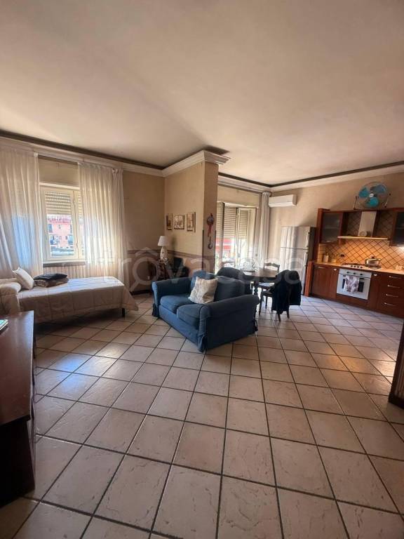 appartamento in vendita a Napoli in zona San Carlo all'Arena