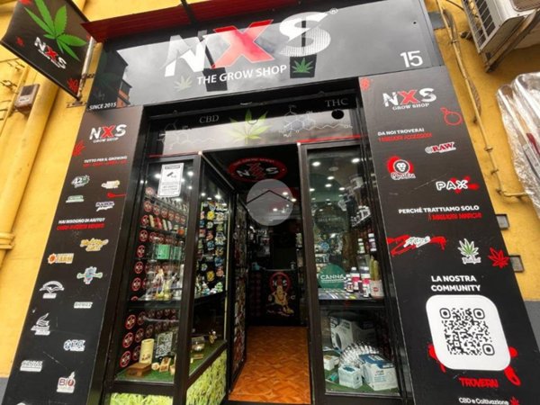 negozio in vendita a Napoli