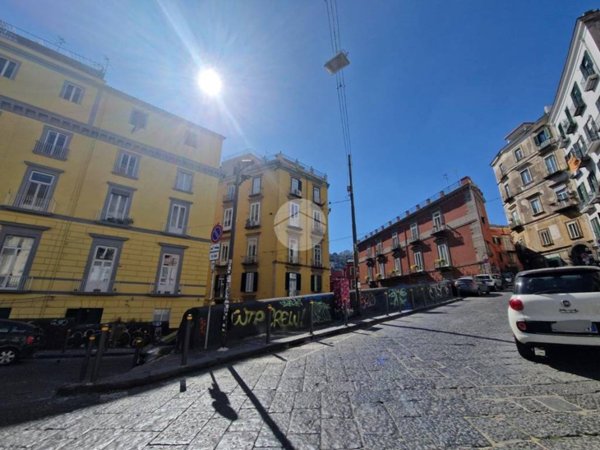 locale commerciale in vendita a Napoli