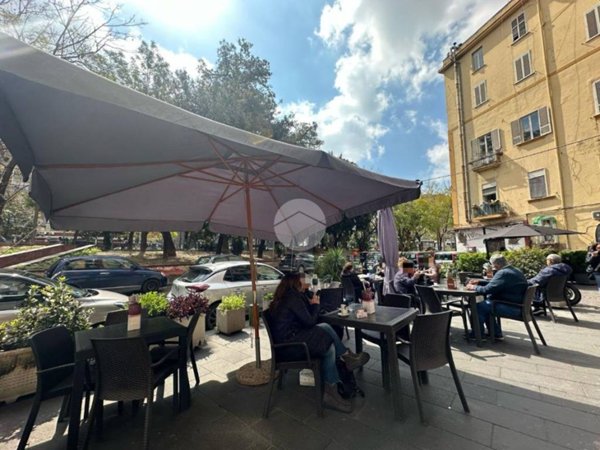 negozio in vendita a Napoli in zona Stella