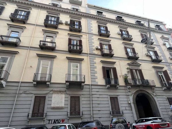 appartamento in vendita a Napoli in zona Chiaia