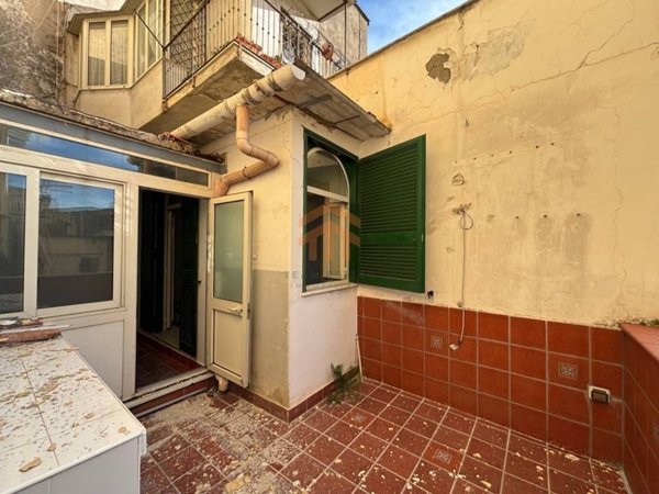 appartamento in vendita a Napoli in zona Chiaia