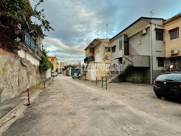 appartamento in vendita a Napoli in zona Fuorigrotta