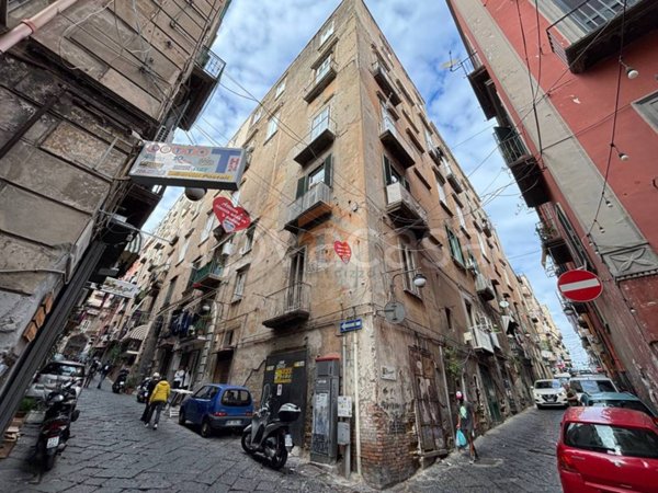 appartamento in vendita a Napoli in zona Chiaia