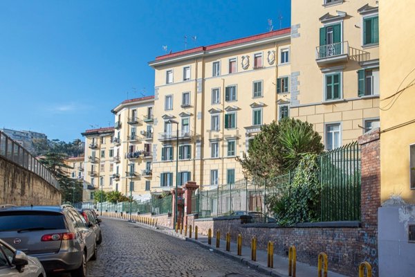 appartamento in vendita a Napoli in zona San Carlo all'Arena