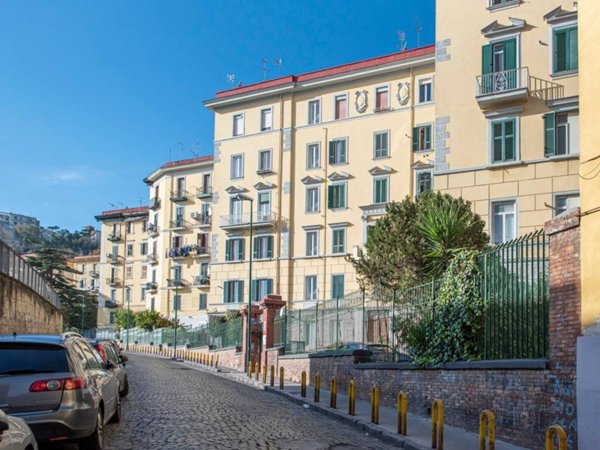 appartamento in vendita a Napoli in zona San Carlo all'Arena