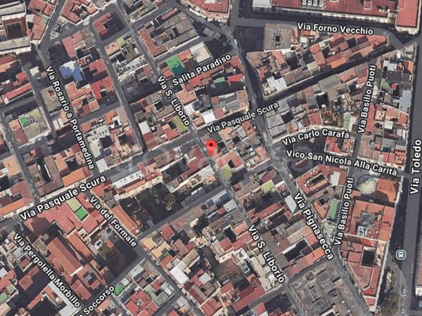 locale commerciale in vendita a Napoli in zona Montecalvario