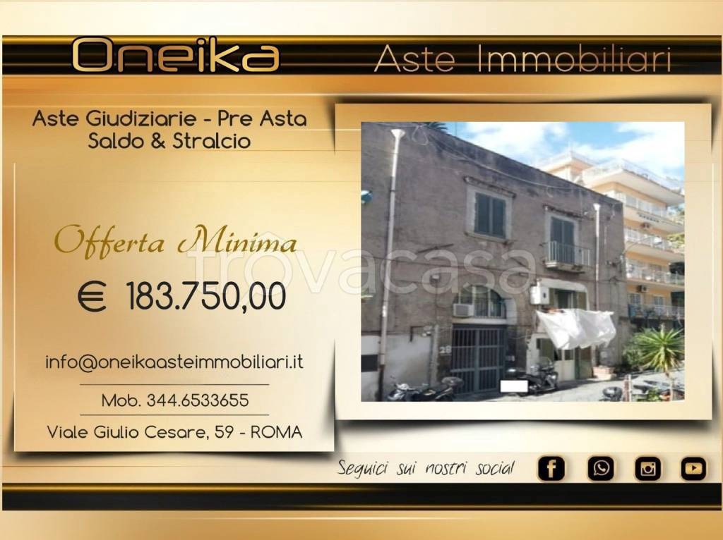 appartamento in vendita a Napoli in zona Chiaia