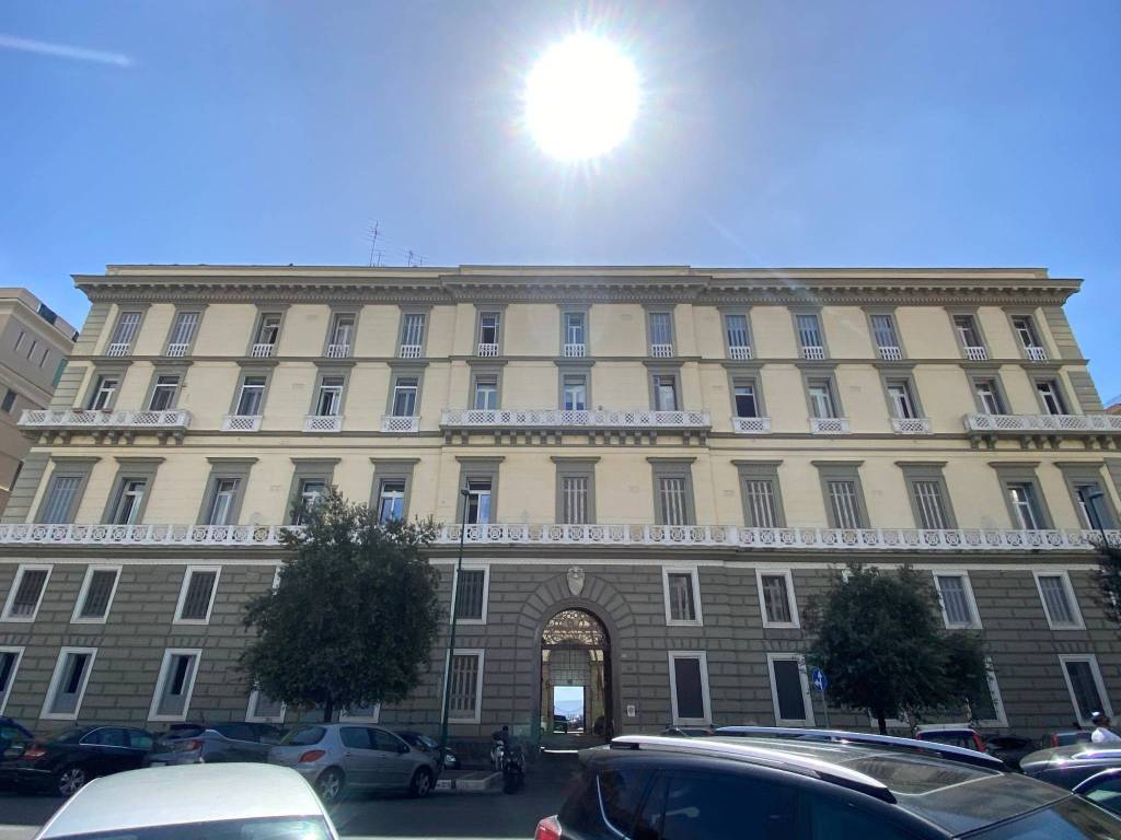 appartamento in vendita a Napoli in zona Chiaia