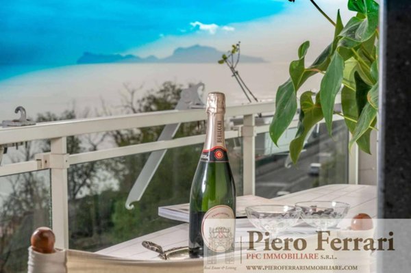 appartamento in vendita a Napoli in zona Posillipo