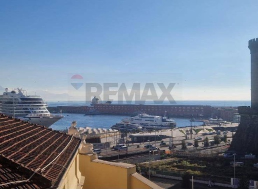 appartamento in vendita a Napoli in zona Porto
