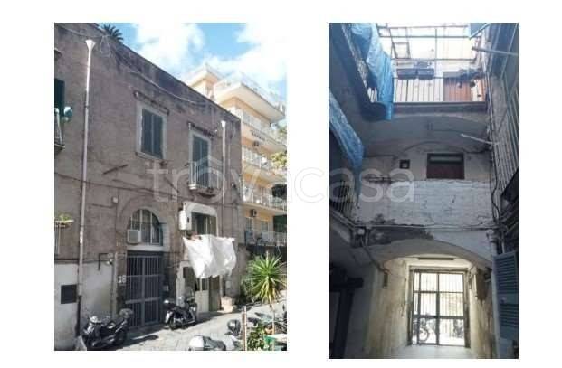 appartamento in vendita a Napoli in zona Chiaia