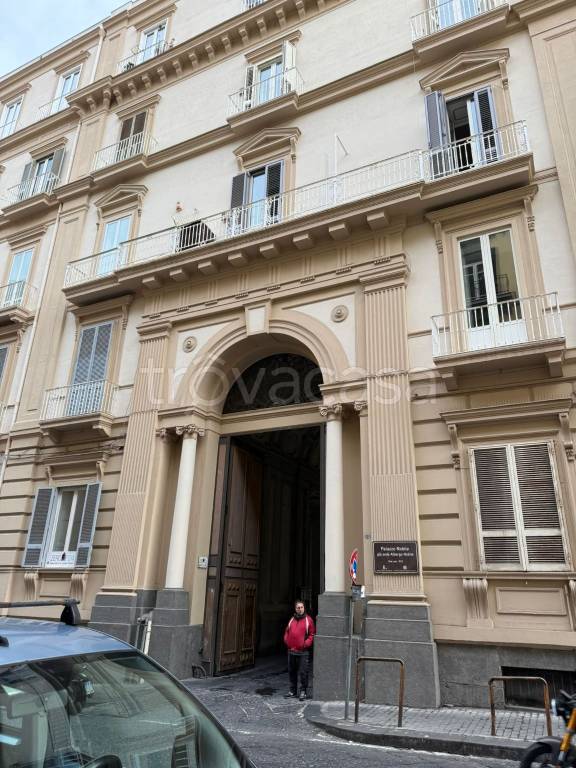 appartamento in vendita a Napoli in zona Chiaia