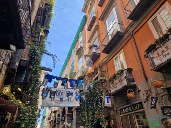 negozio in vendita a Napoli in zona San Lorenzo