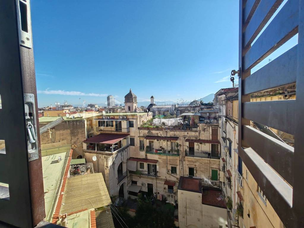 appartamento in vendita a Napoli in zona Chiaia