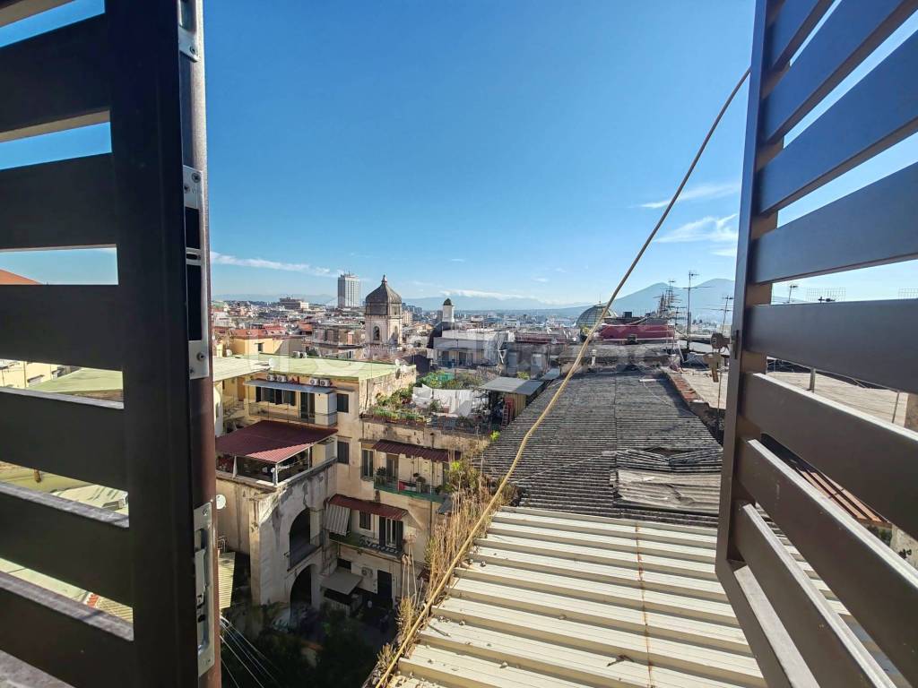 appartamento in vendita a Napoli in zona Chiaia