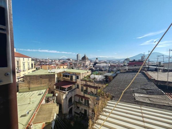 appartamento in vendita a Napoli in zona Chiaia