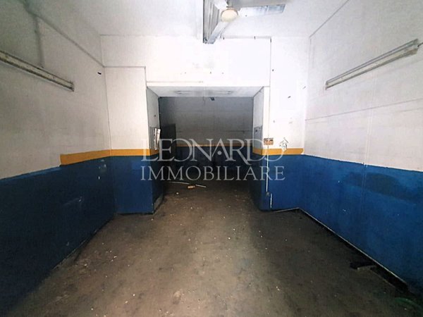 locale commerciale in vendita a Napoli in zona Pendino / San Giuseppe