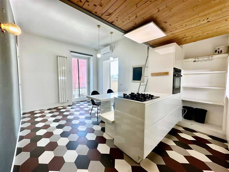 appartamento in vendita a Napoli in zona Chiaia