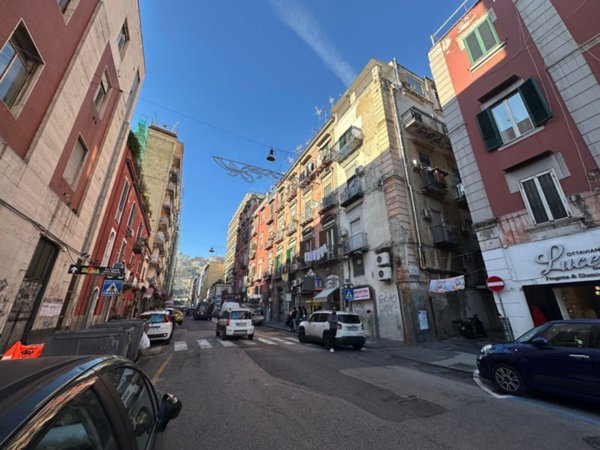 appartamento in vendita a Napoli in zona Chiaia