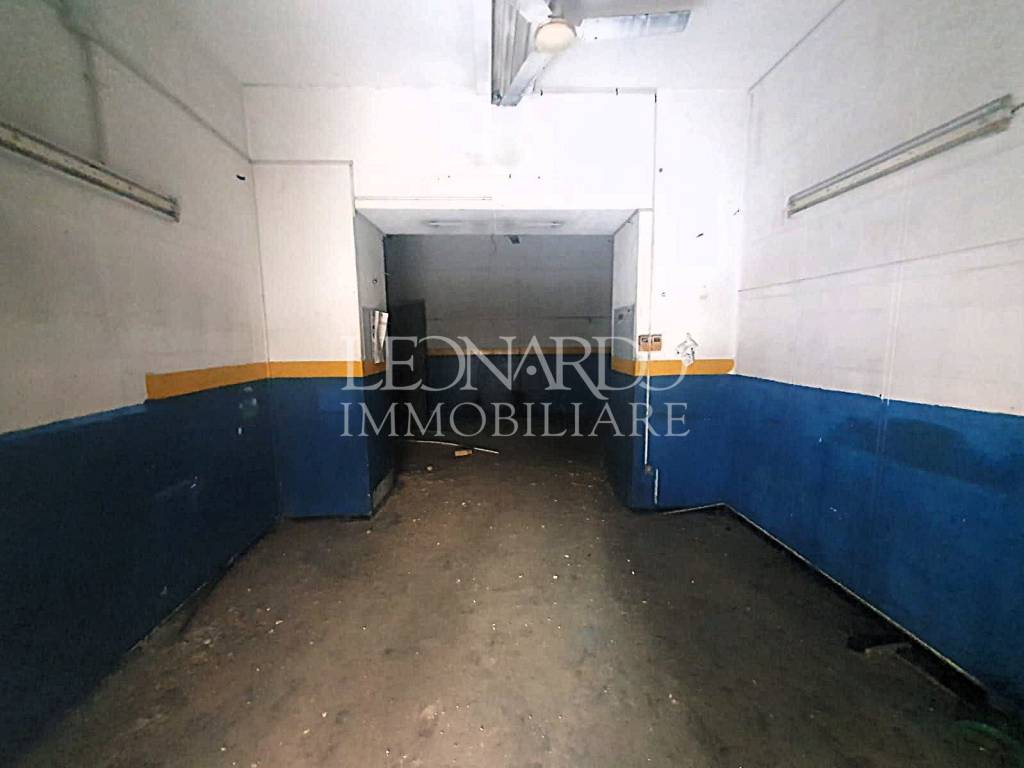 negozio in vendita a Napoli in zona Pendino / San Giuseppe