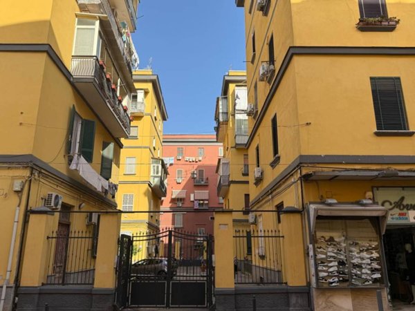 appartamento in vendita a Napoli in zona Fuorigrotta